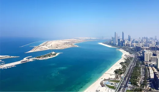 Corniche Beach: Modern and Traditional Abu Dhabi Corniche Beach: Modern and Traditional Abu Dhabi