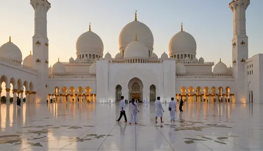Essential Stop 1: Sheikh Zayed Grand Mosque Essential Stop 1: Sheikh Zayed Grand Mosque