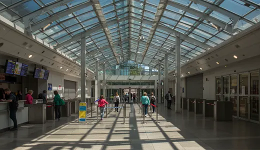 Facilities and Experience During Dubai Frame Opening Hours Facilities and Experience During Dubai Frame Opening Hours