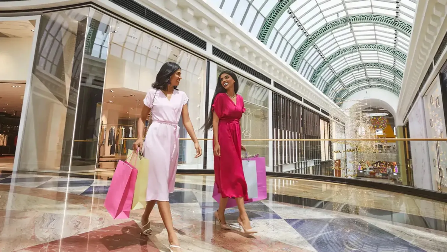 tradational shopping in dubai